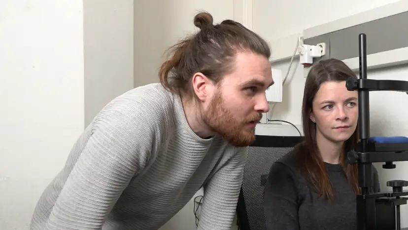 JoVE Research Video for Investigating the Deployment of Visual Attention Before Accurate and Averaging Saccades via Eye Tracking and Assessment of Visual Sensitivity