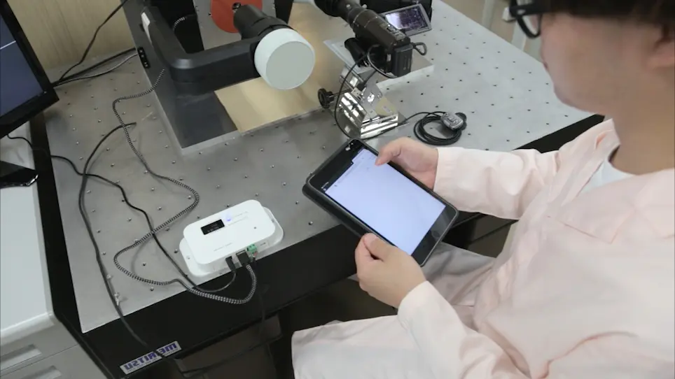 Fabrication of Microscope Stage for Vertical Observation with Temperature Control Function