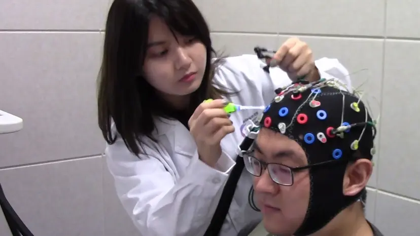 JoVE Research Video for Conducting Concurrent Electroencephalography and Functional Near-Infrared Spectroscopy Recordings with a Flanker Task