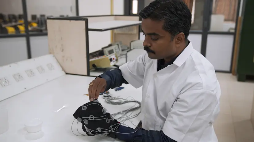 JoVE Research Video for Motor Imagery Performance Through Embodied Digital Twins in a Virtual Reality-Enabled Brain-Computer Interface Environment